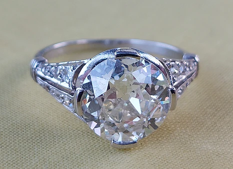 1930's French diamond solitaire £7,000-10,000