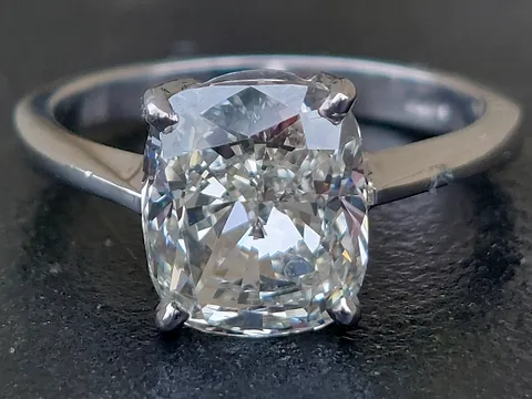 Certified 3.7 carat diamond Est. £8,000-12,000