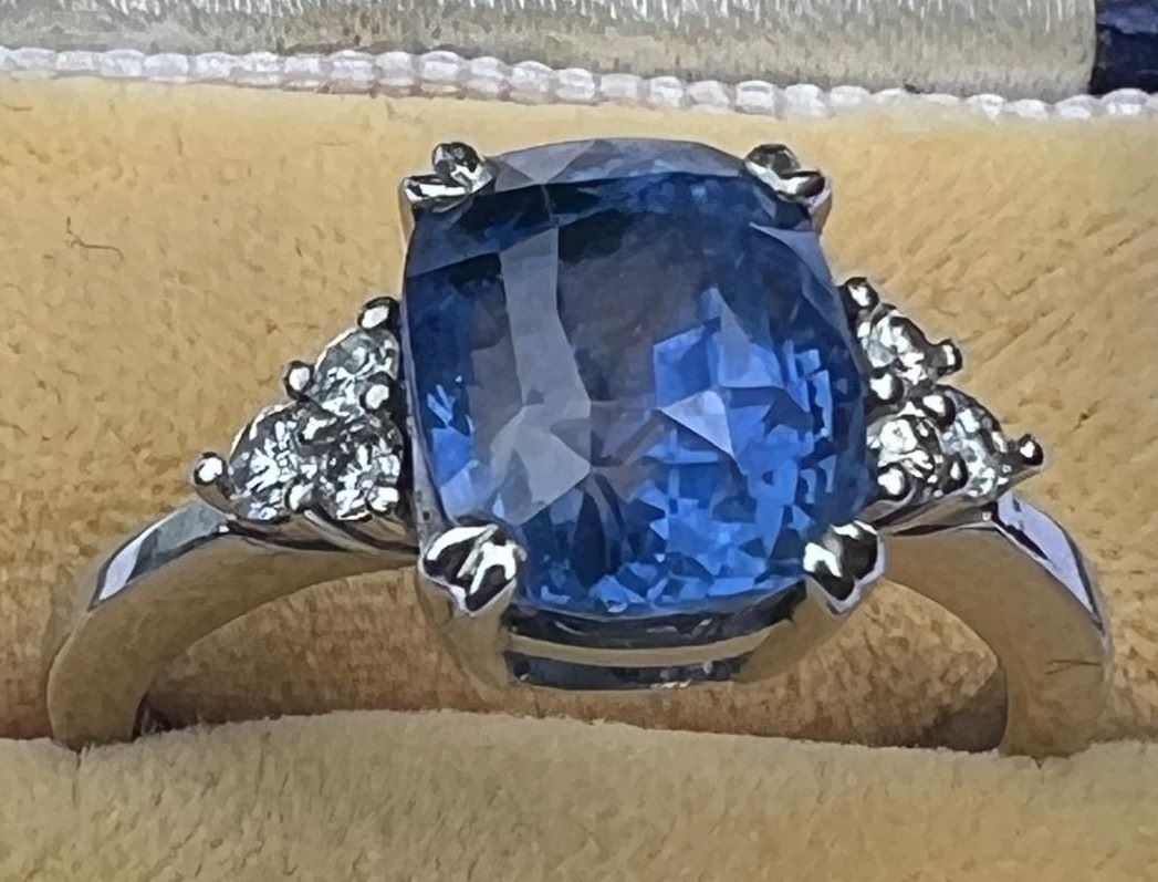 Natural 5 carat Ceylon sapphire & diamond ring